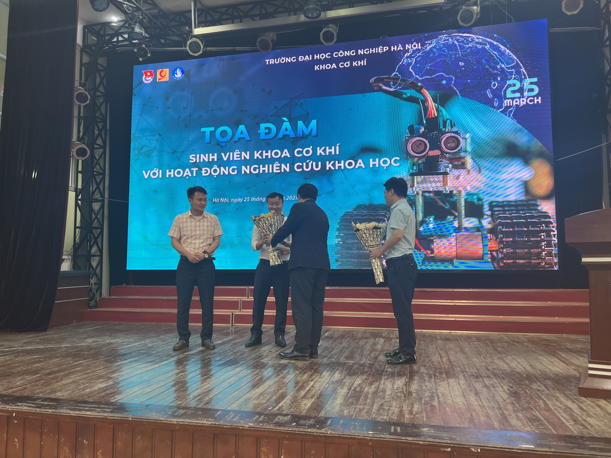 Synce với Tọa đàm "Sinh viên khoa Cơ khí với hoạt động nghiên cứu khoa học" năm 2023