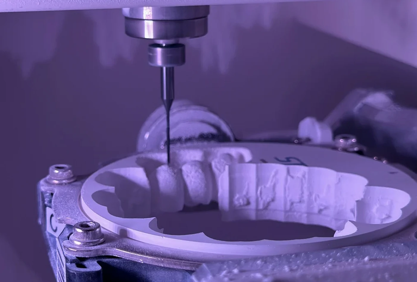 Kiểm soát dụng cụ cắt trên máy CNC chính xác