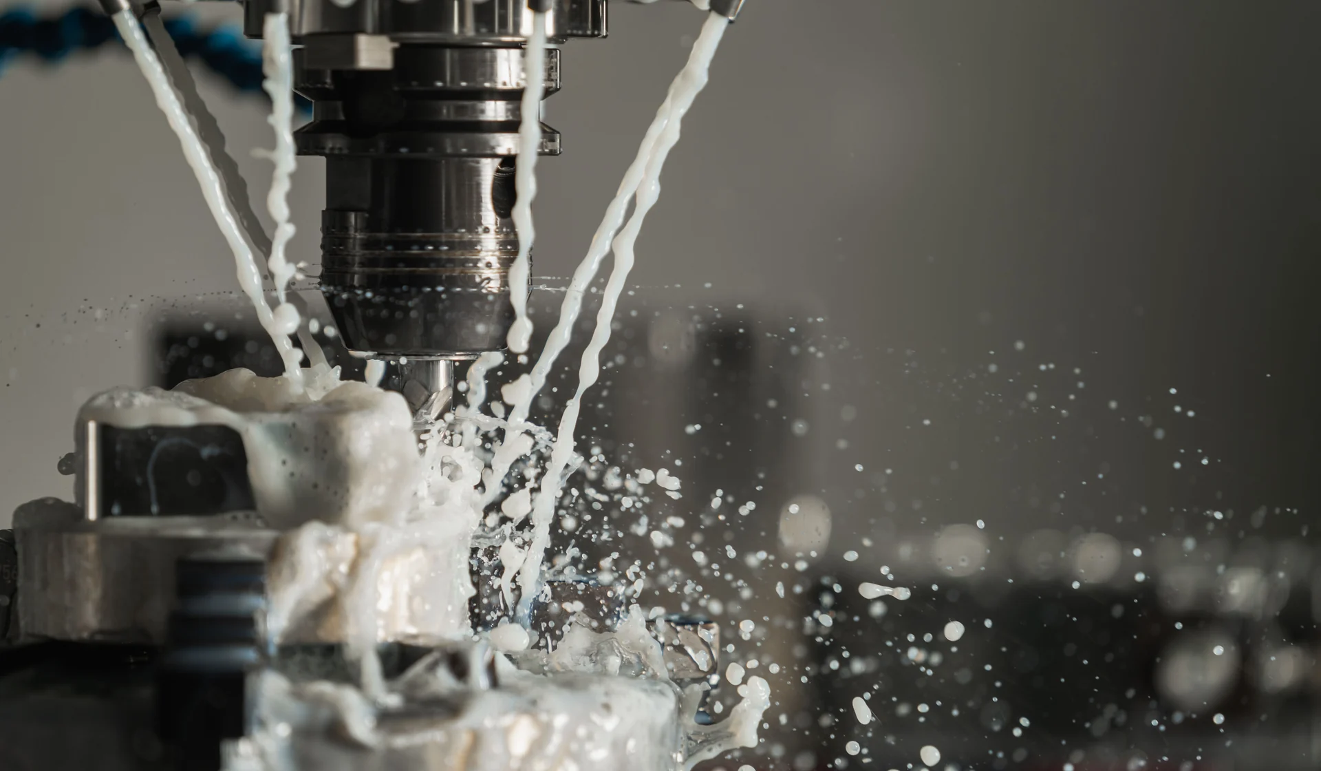 Gia công Inox có tưới nguội trên máy CNC